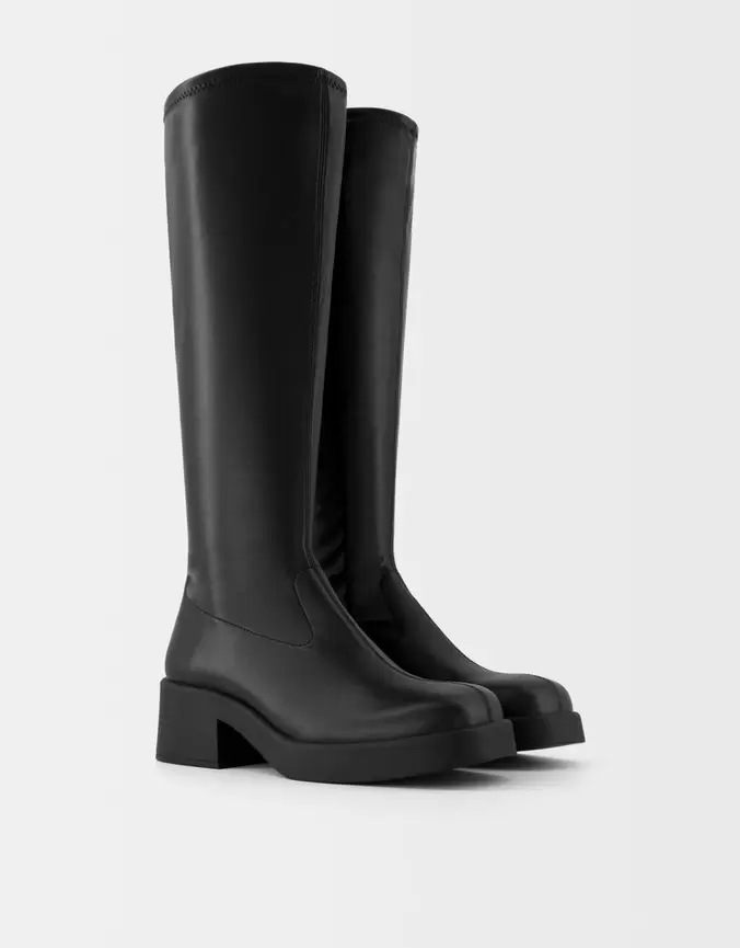 Bottes plates moulantes offre à 49,99€ sur Bershka