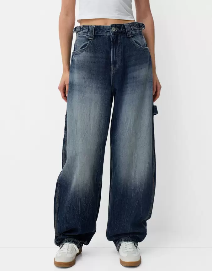 Jean balloon carpenter réglable offre à 39,99€ sur Bershka