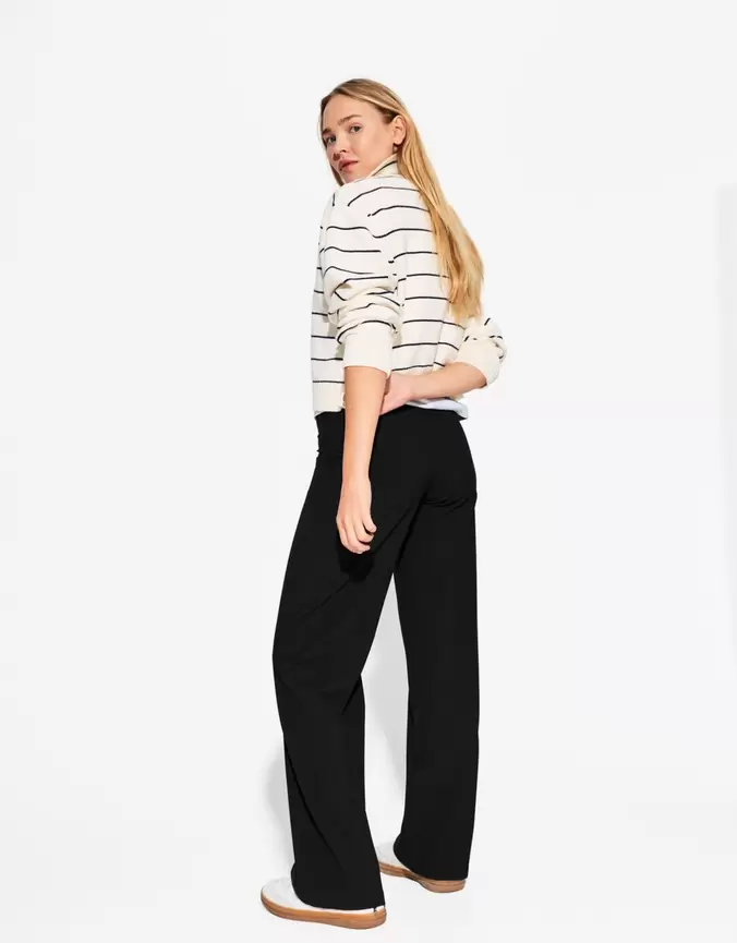 Pantalon large offre à 25,99€ sur Bershka