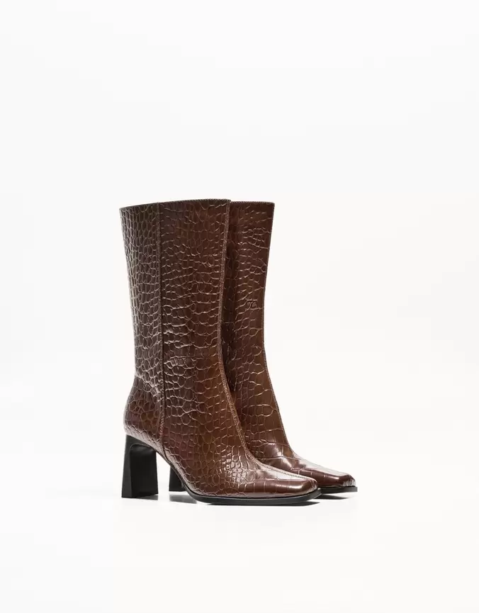 Bottes talon imprimé animal tige moyenne offre à 49,99€ sur Bershka