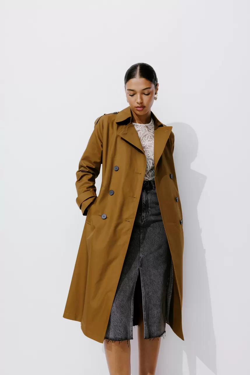 Trench uni ceinturé Femme offre à 89,99€ sur Promod