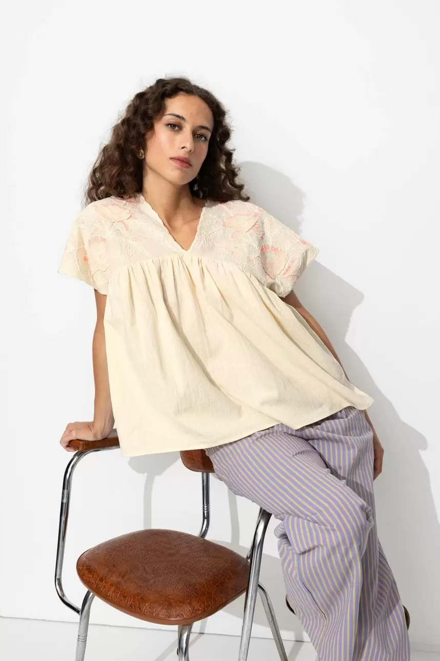 Blouse brodée Femme offre à 35,99€ sur Promod