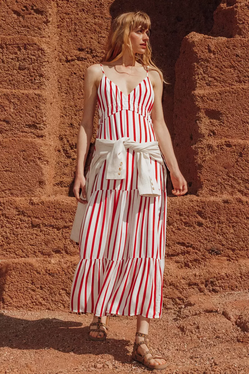 Longue robe rayée Femme offre à 49,99€ sur Promod
