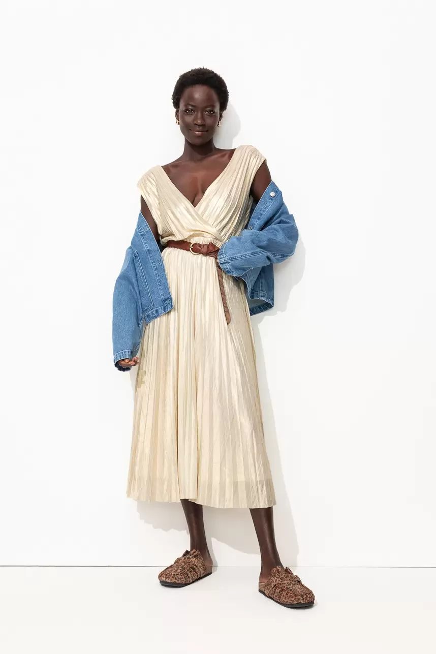 Robe midi plissée lamée Femme offre à 59,99€ sur Promod
