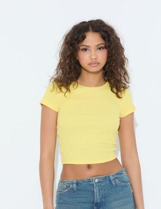 T-shirt basic côtelé jaune offre à 5,99€ sur Jennyfer