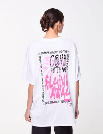 T-shirt oversize à motif graffiti blanc offre à 12,59€ sur Jennyfer