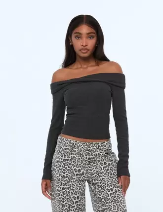 Top col bardot gris chine offre à 15,99€ sur Jennyfer