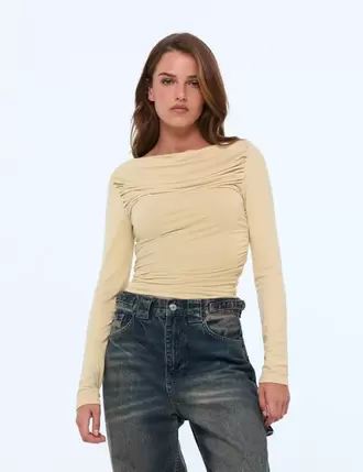 T-shirt beige moyen avec fronces offre à 12,99€ sur Jennyfer