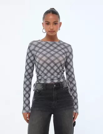 Top gris et rouge à carreaux avec liens offre à 19,99€ sur Jennyfer