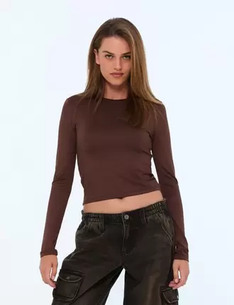 T-shirt satiné marron foncé offre à 12,99€ sur Jennyfer