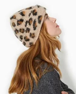 Bonnet avec revers motif léopard offre à 9,99€ sur Pimkie