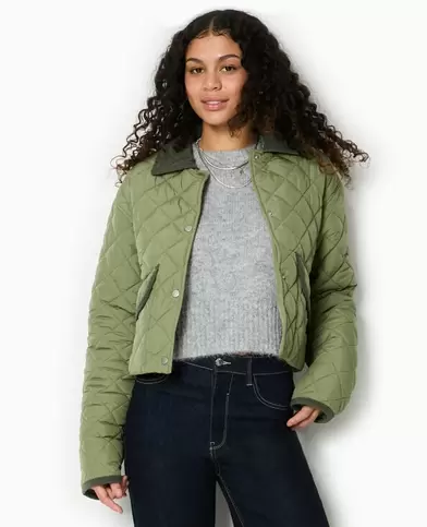 Manteau court matelassé avec col velours offre à 39,99€ sur Pimkie