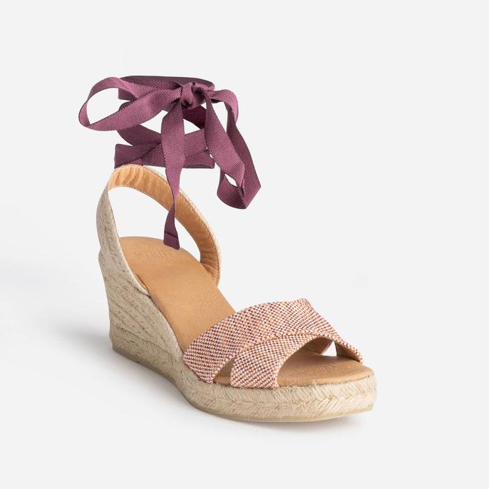 Sandale compensée avec lacet-ruban prune offre à 18€ sur Eram
