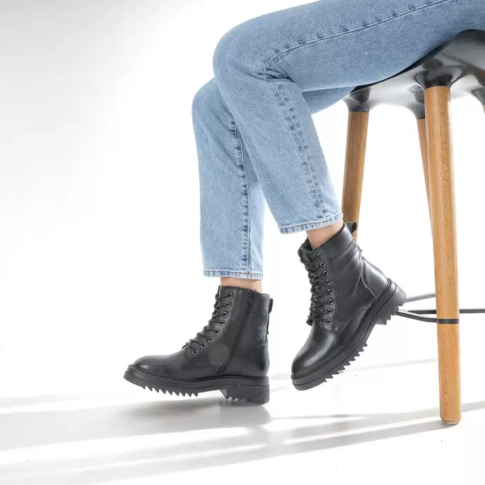 Boots à lacet TEXTO noir en cuir offre à 69,99€ sur Eram