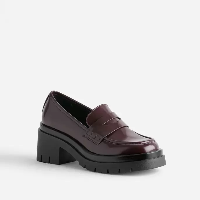 Mocassin TEXTO bordeaux à talon cranté offre à 47,99€ sur Eram