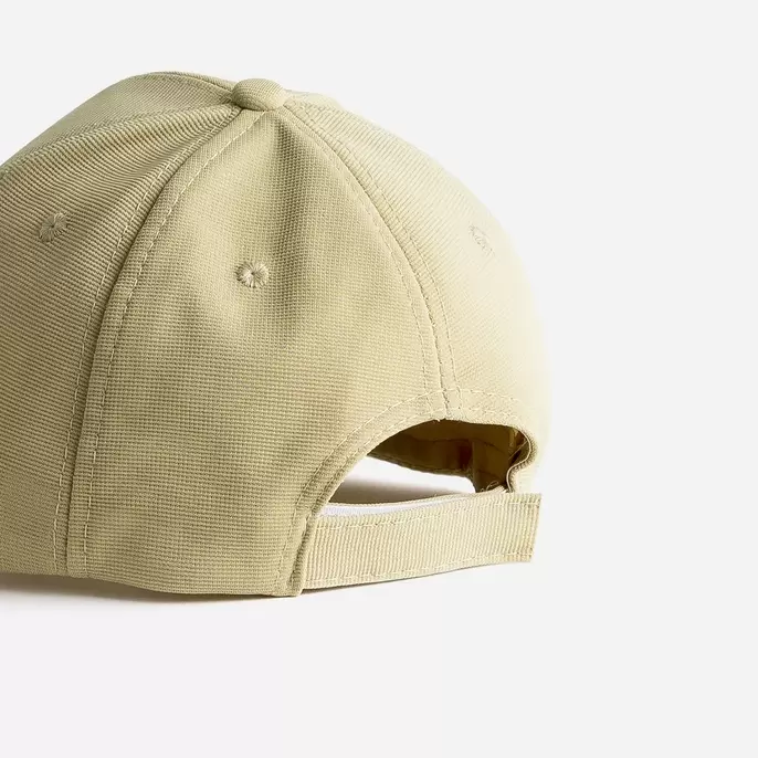 Casquette beige offre à 13,99€ sur Eram