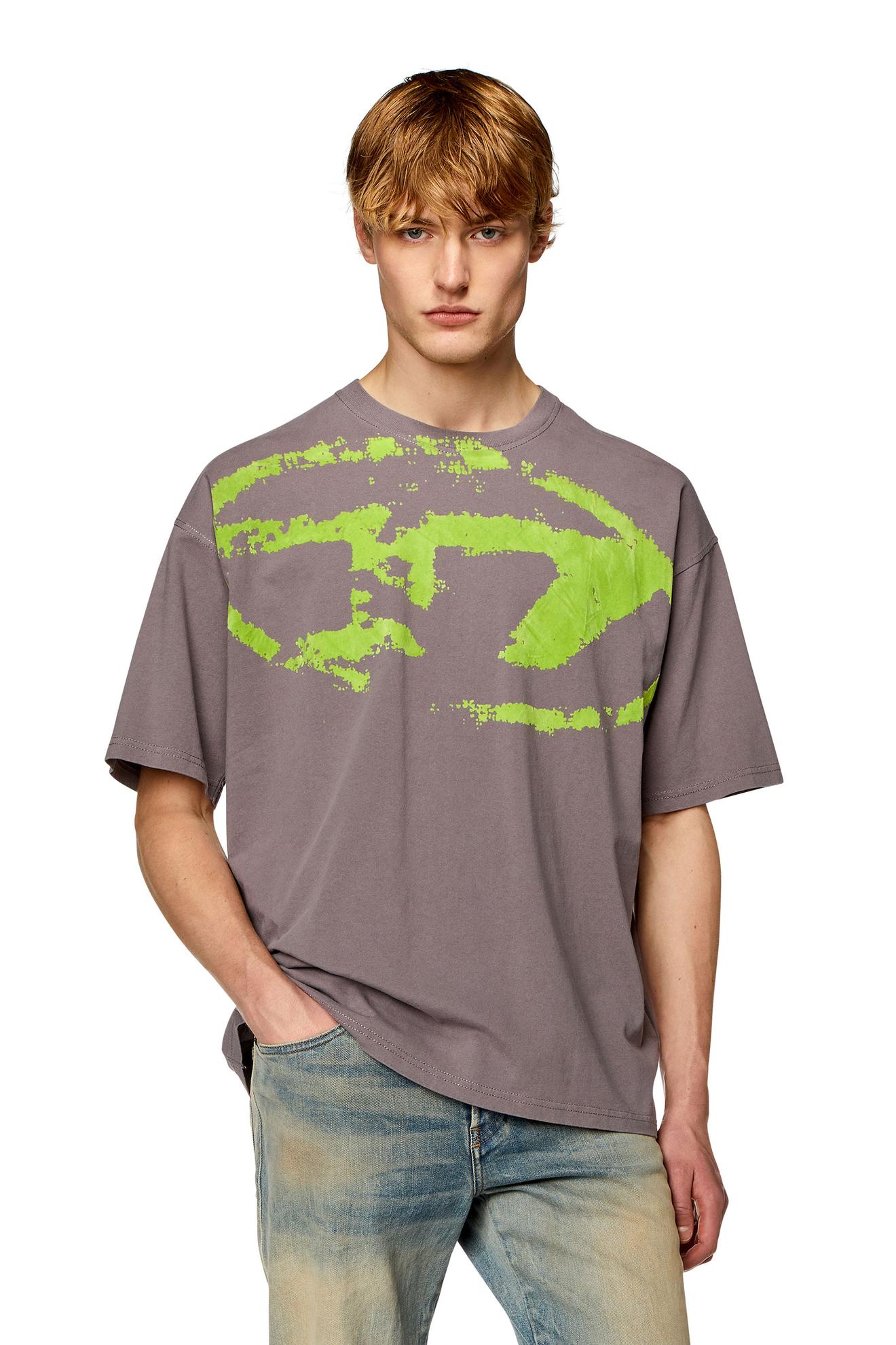 T-shirt avec logo floqué effet vieilli offre à 85€ sur Diesel