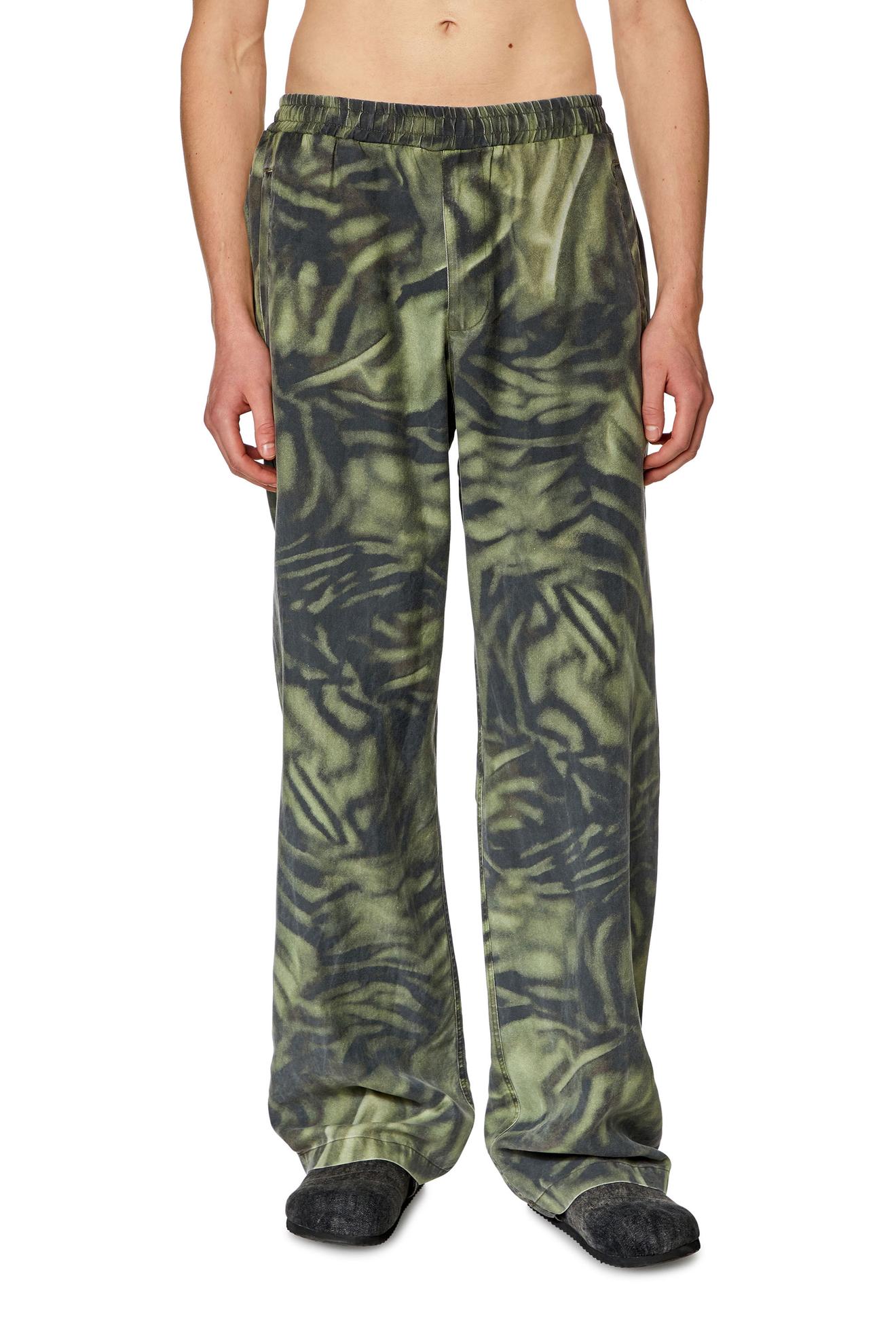 Pantalon en sergé avec imprimé camouflage zébré offre à 125€ sur Diesel