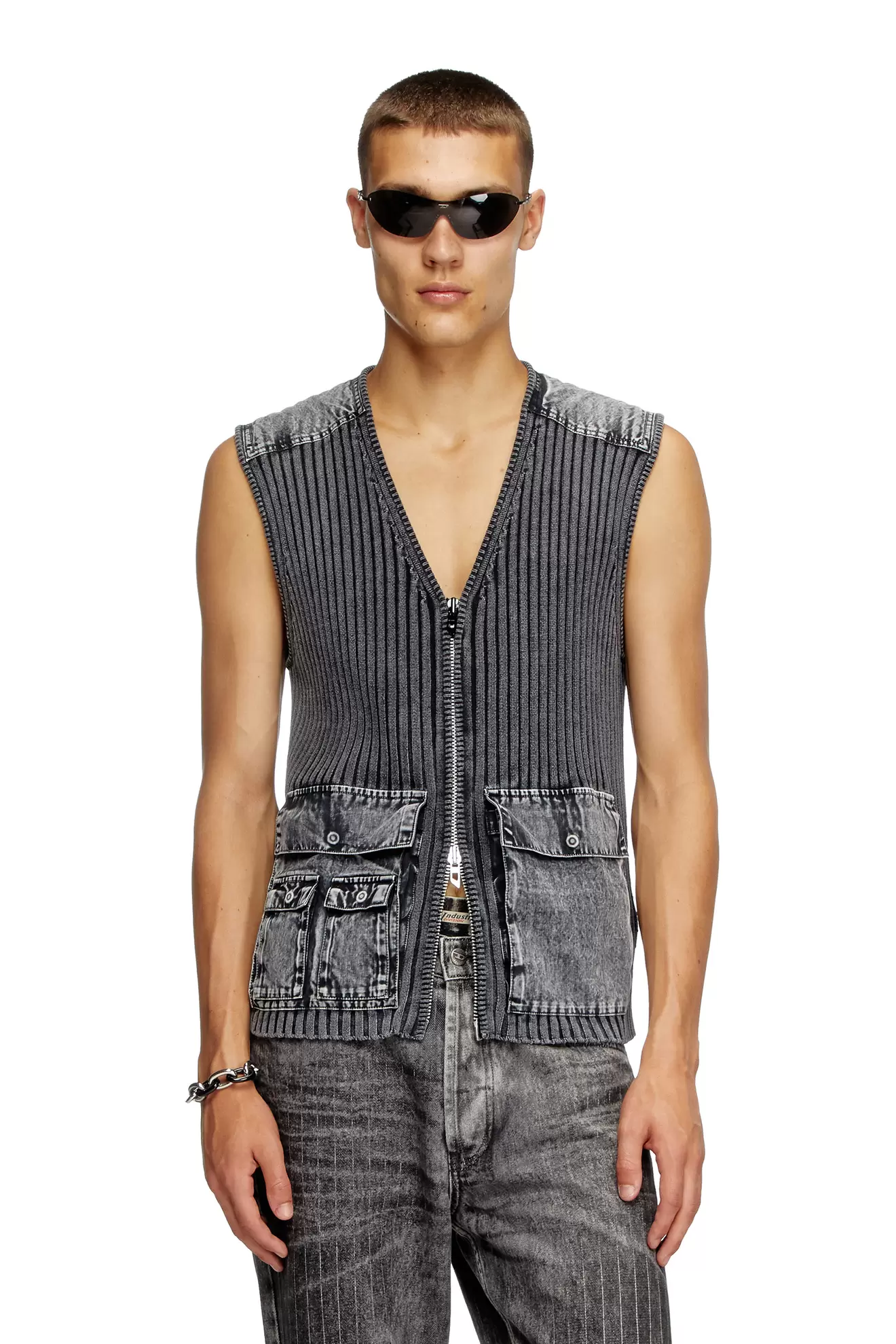 Gilet utilitaire en maille côtelée et denim offre à 275€ sur Diesel