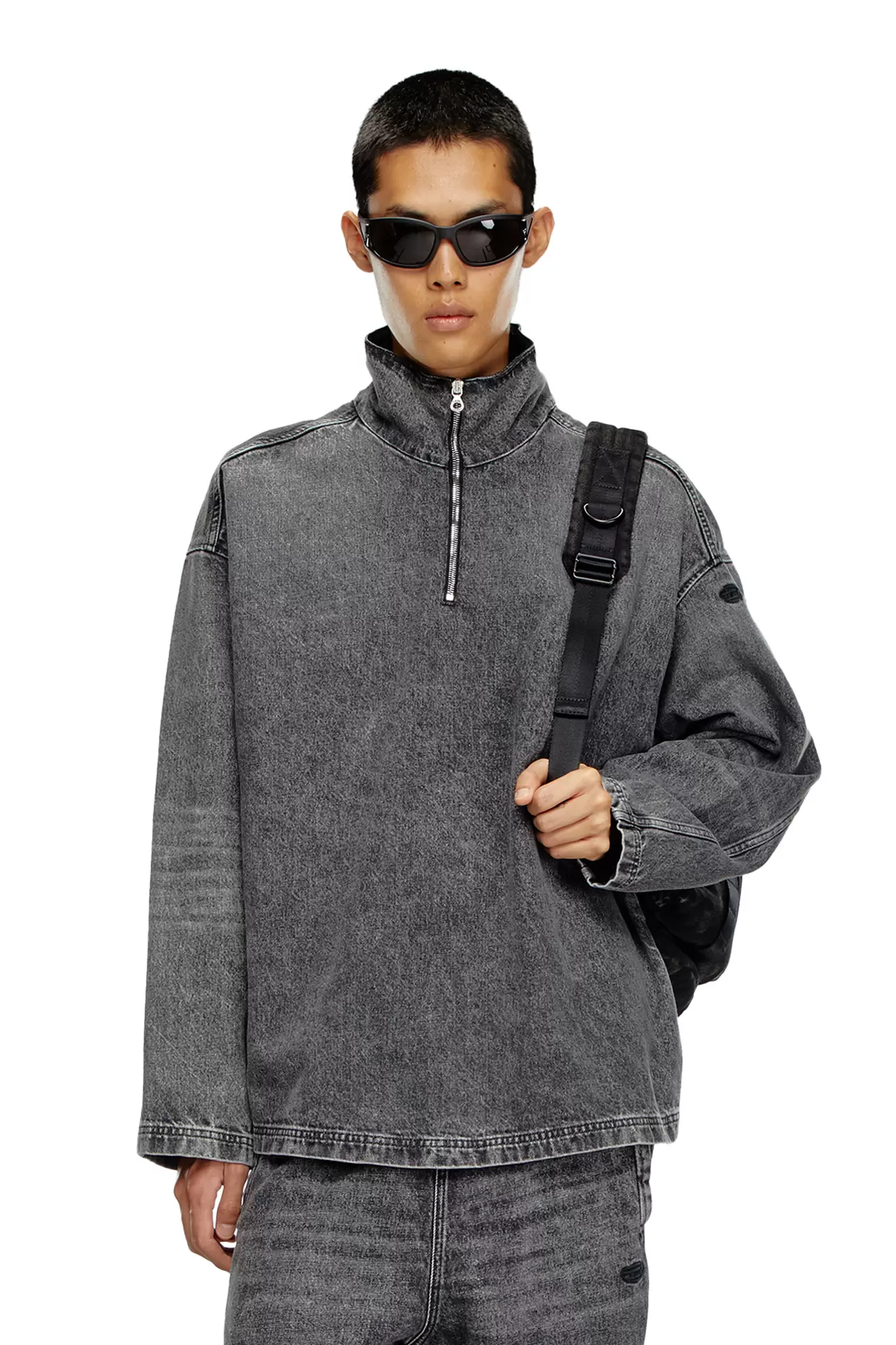 Pull en denim avec inserts en nylon offre à 325€ sur Diesel