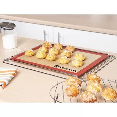 Lot Plaque à pâtisserie perforée 40 cm et tapis de cuisson pro offre à 24,68€ sur Mathon