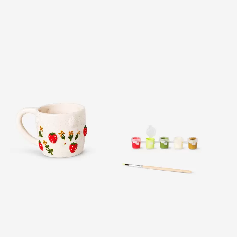 DIY tasse fraise - 380 ml offre à 7€ sur Flying Tiger