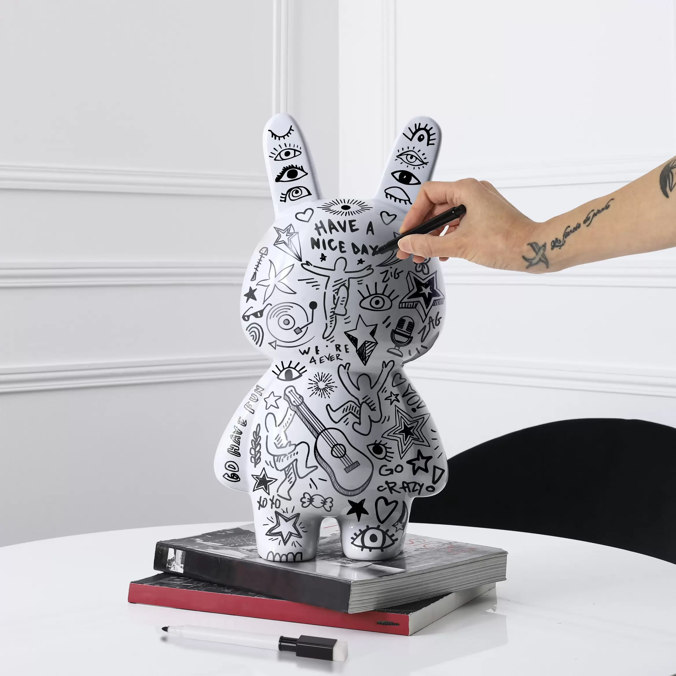 SCULPTURE CRAZY BUNNY PERSONNALISABLE offre à 79,99€ sur La chaise longue