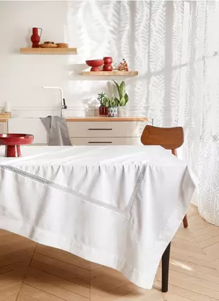 NAPPE JOURS BRODÉS RUTH offre à 69,99€ sur Bouchara