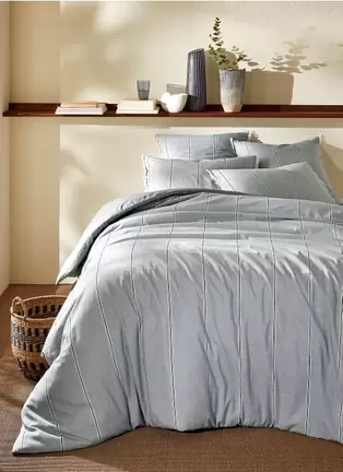 HOUSSE DE COUETTE À RAYURES NAÏADE offre à 67,49€ sur Bouchara