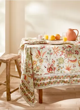 NAPPE EN COTON IMPRIMÉ FLEURS INDIENNES offre à 49,99€ sur Bouchara