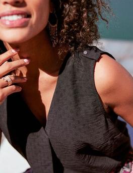 Blouse sans manches noir femme offre à 35,99€ sur Bréal