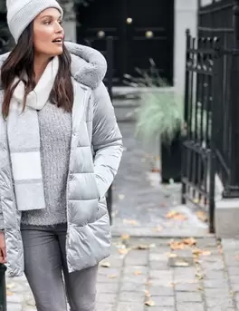 Doudoune droite à capuche gris clair femme offre à 129,99€ sur Bréal