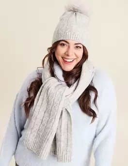 Ensemble écharpe et bonnet gris clair femme offre à 35,99€ sur Bréal