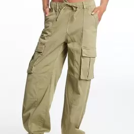 Cargo with pockets at side offre à 19,99€ sur New Yorker