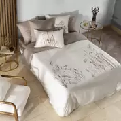 Housse de couette réversible satin de coton Aura offre à 180€ sur carré blanc