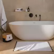 Tapis de bain coton et viscose de bambou Demi Lune blanc offre à 35€ sur carré blanc