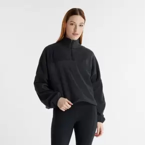 Polar Fleece Half Zip Femme T-shirts et Débardeurs offre à 80€ sur New Balance