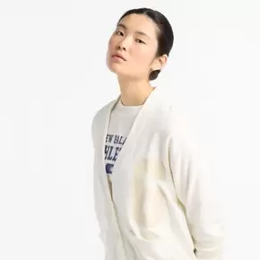 Coastal Fleece Cardigan Femme T-shirts et Débardeurs offre à 85€ sur New Balance