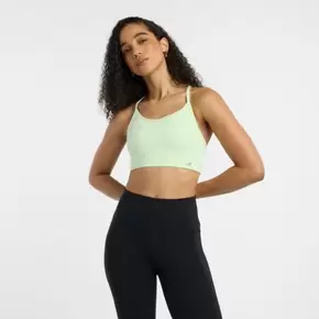 NB Essential Yoga Bra Femme Brassières de Sport offre à 45€ sur New Balance