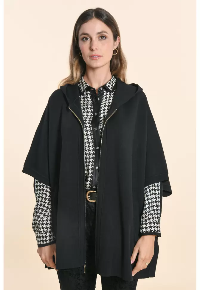 FLORENTIN - PONCHO - NOIR offre à 103,2€ sur Un Jour Ailleurs