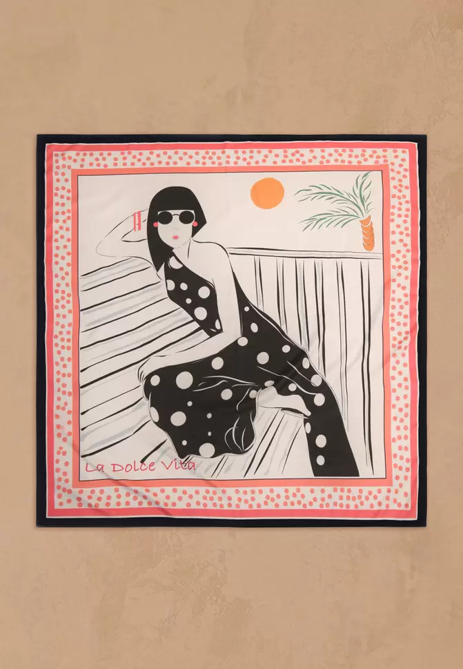 FOULARD CARRÉ - OW - GUADALUPE offre à 69€ sur Un Jour Ailleurs