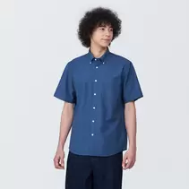 Chemise en coton Oxford lavé col boutonné manches courtes homme. offre à 15€ sur Muji