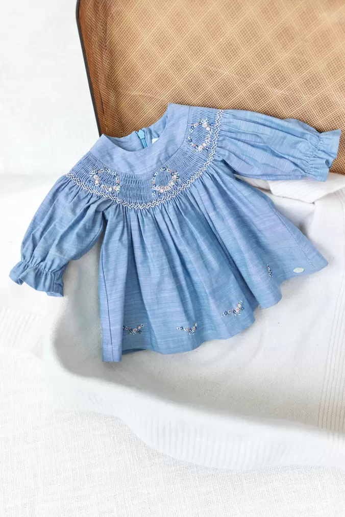 Robe Bleu broderie fleurie offre à 100€ sur Tartine et chocolat