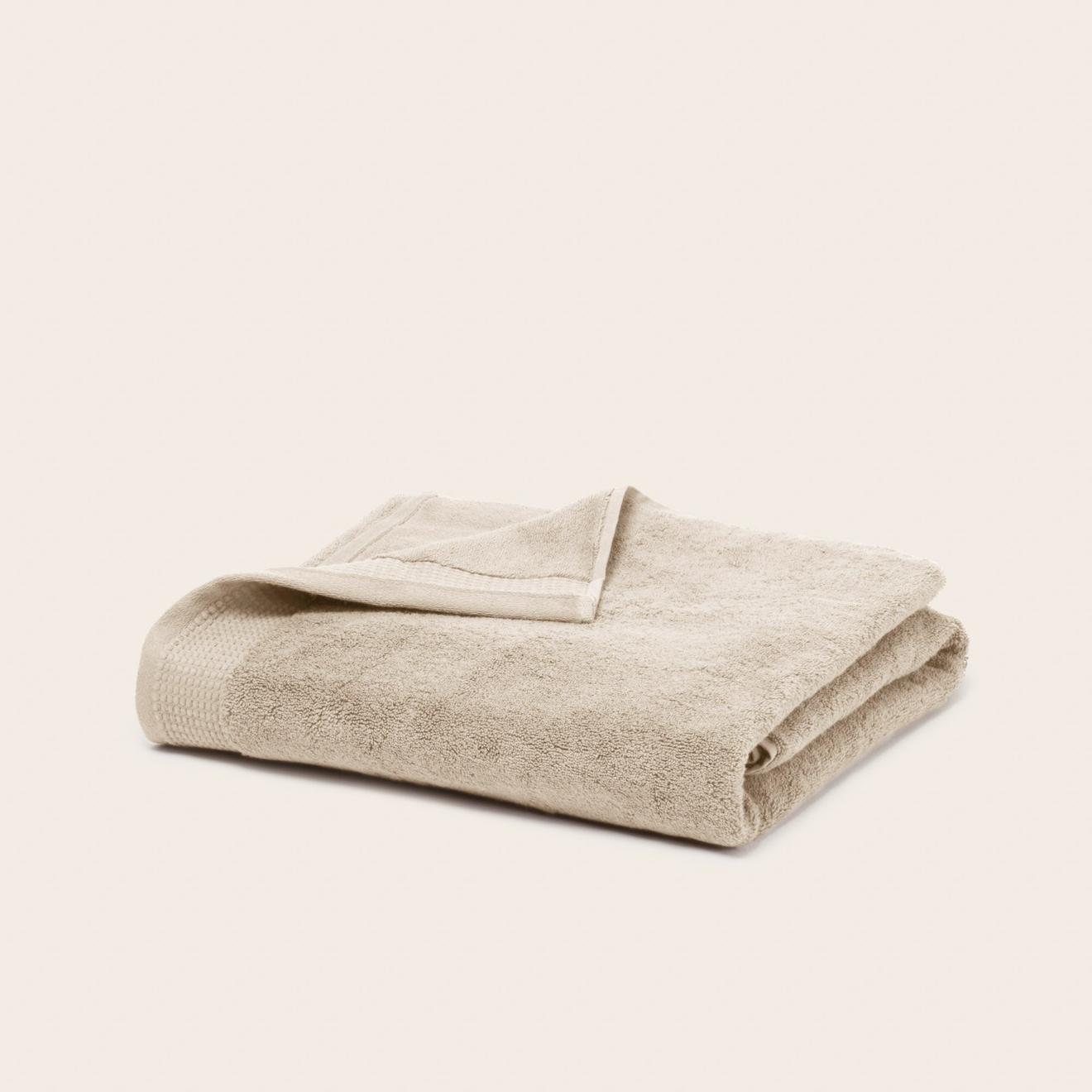 Serviette de toilette Akemi naturel offre à 40€ sur Madura