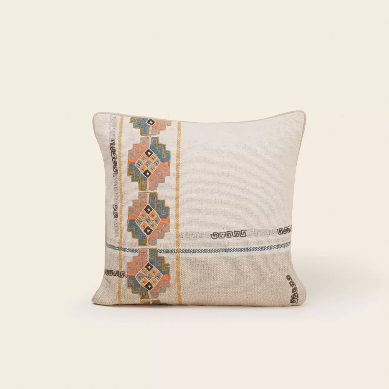 Housse de coussin IZTEL naturel et multicoloreItzel offre à 39€ sur Madura