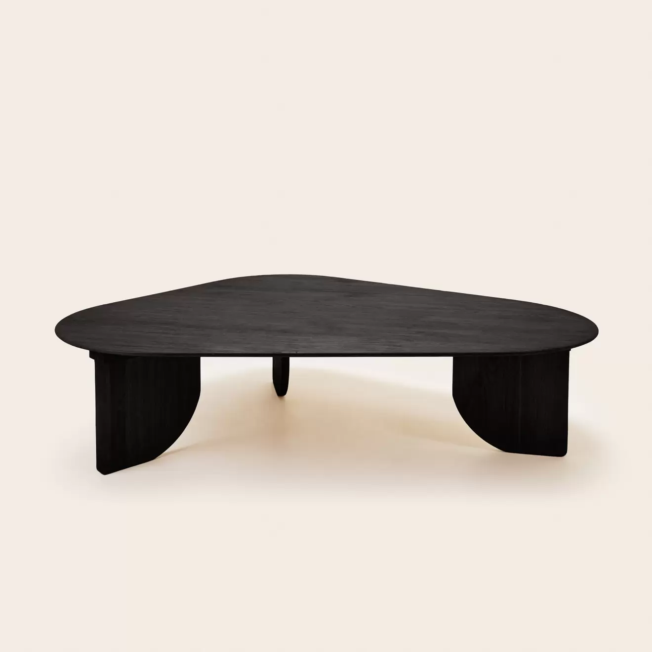 Table basse Polha teck recyclé noir offre à 799€ sur Madura