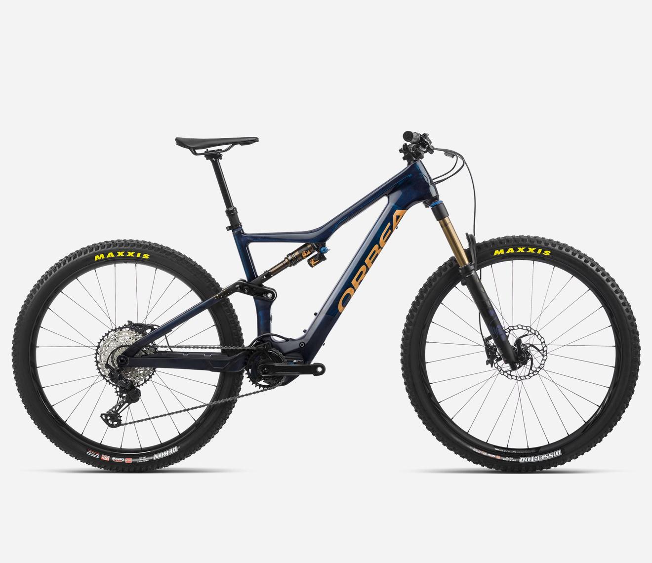Orbea RISE M10 Blue Carbon (Gloss-Matt)-Redgold (Matt) taille  S offre à 7054,15€ sur Culture Vélo