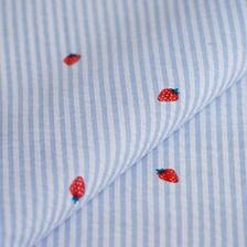 Tissu seersucker coton rayure bleu ciel fraise offre à 11,99€ sur Mondial Tissus