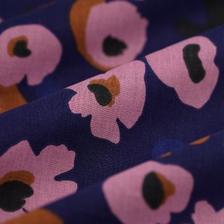 Tissu cretonne floral Boya bleu offre à 8,99€ sur Mondial Tissus