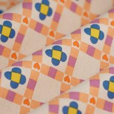 Tissu bachette crochet coeur multicolore offre à 13,99€ sur Mondial Tissus